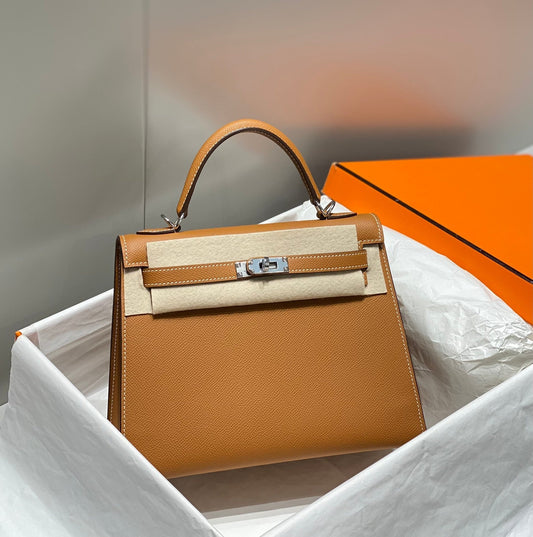 KELLY 25CM IN GOLD EPSOM CALFSKIN SILVER HARDWARE