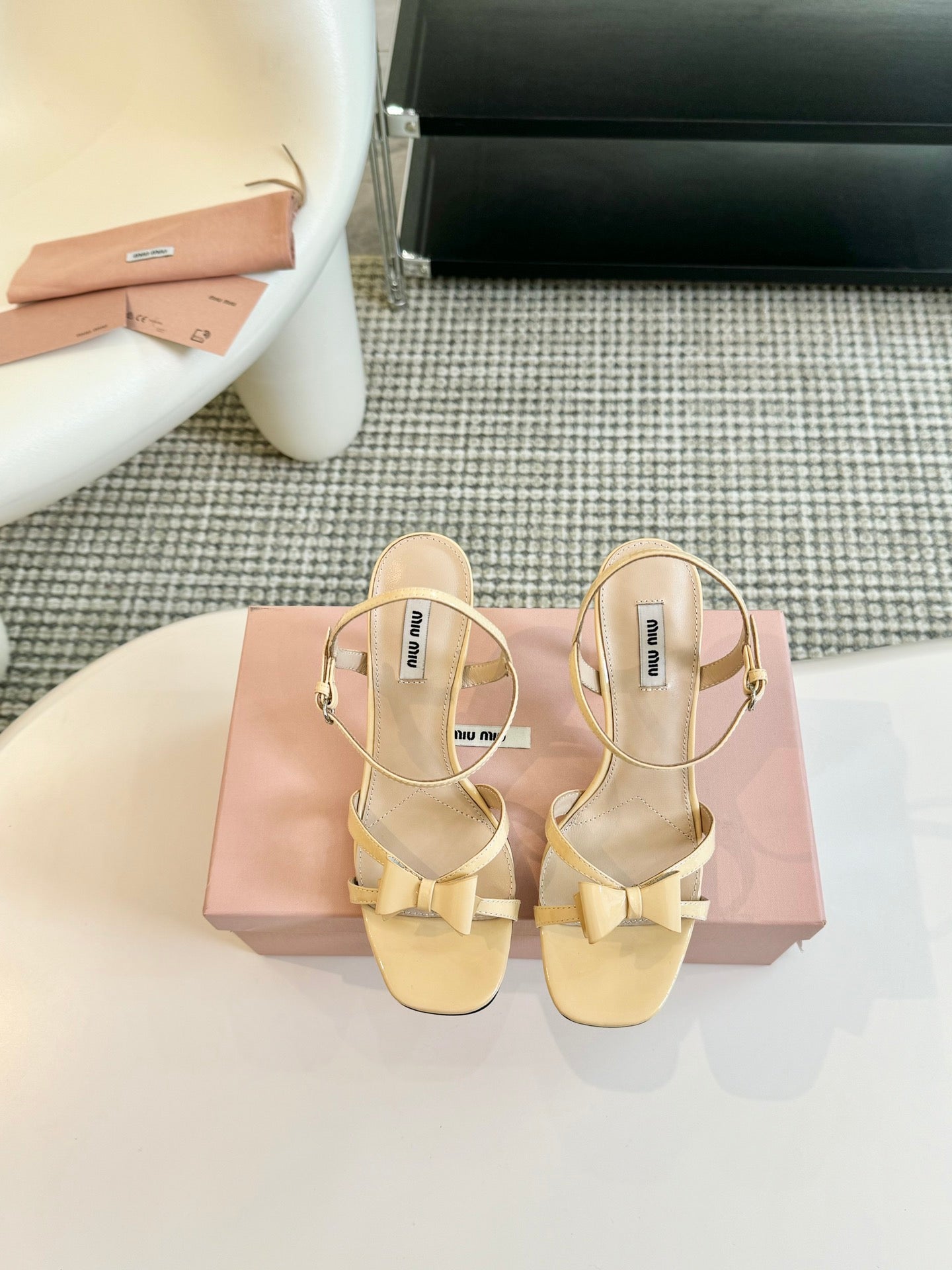 High Heels With Bows Butter Color Glossy Leather