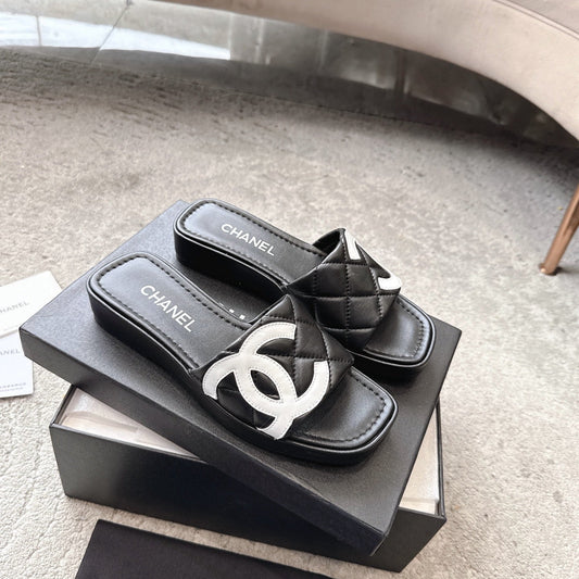 SLIPPERS IN BLACK CALFSKIN QUILTED