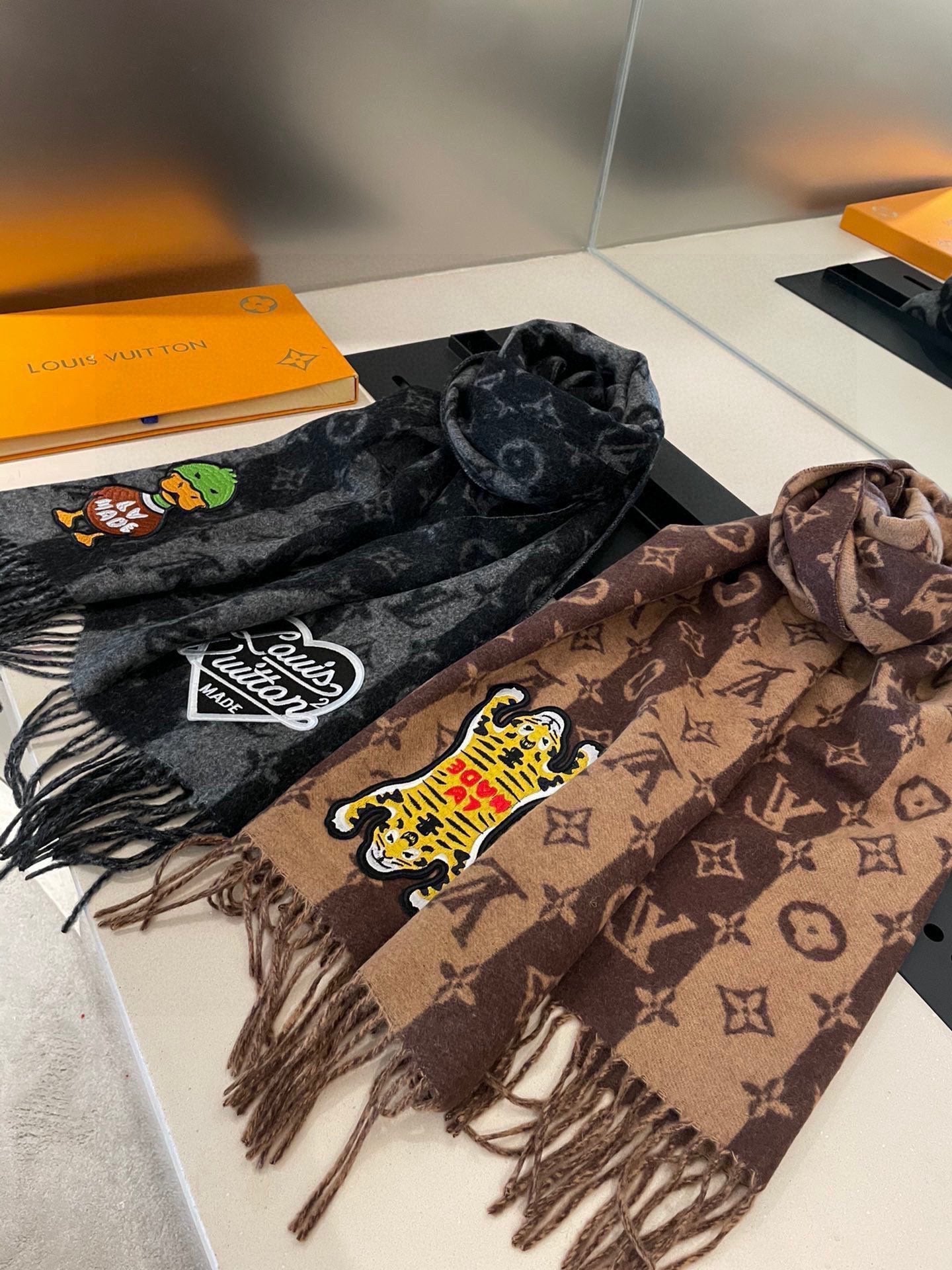 TIGER PATTERN SCARF 205 CM IN CHOCOLATE BROWN CASHMERE 390874