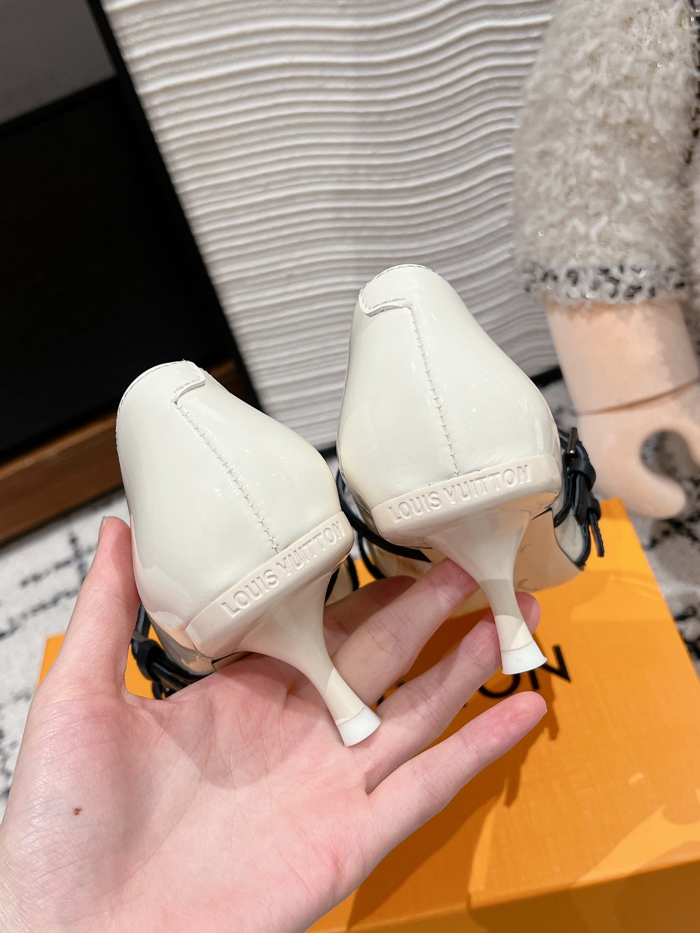 HIGH HEEL 4 CM PUMP IN WHITE CALFSKIN