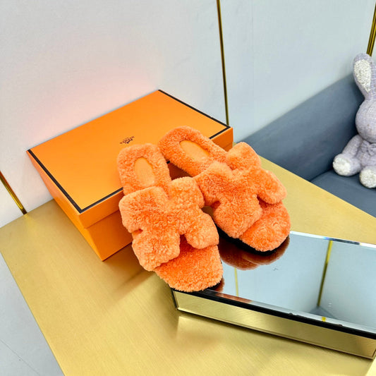 0RAN SHEARLING SANDALS NEON ORANGE