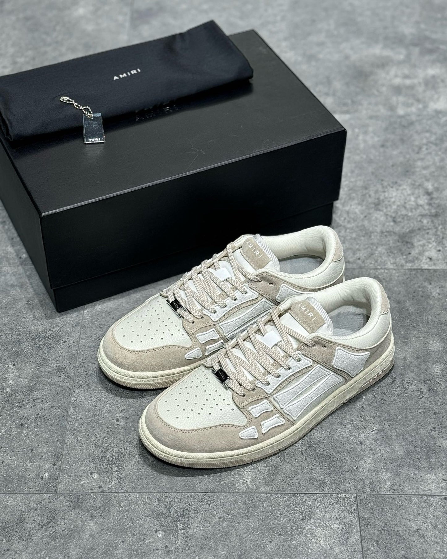 AMR Sneakers