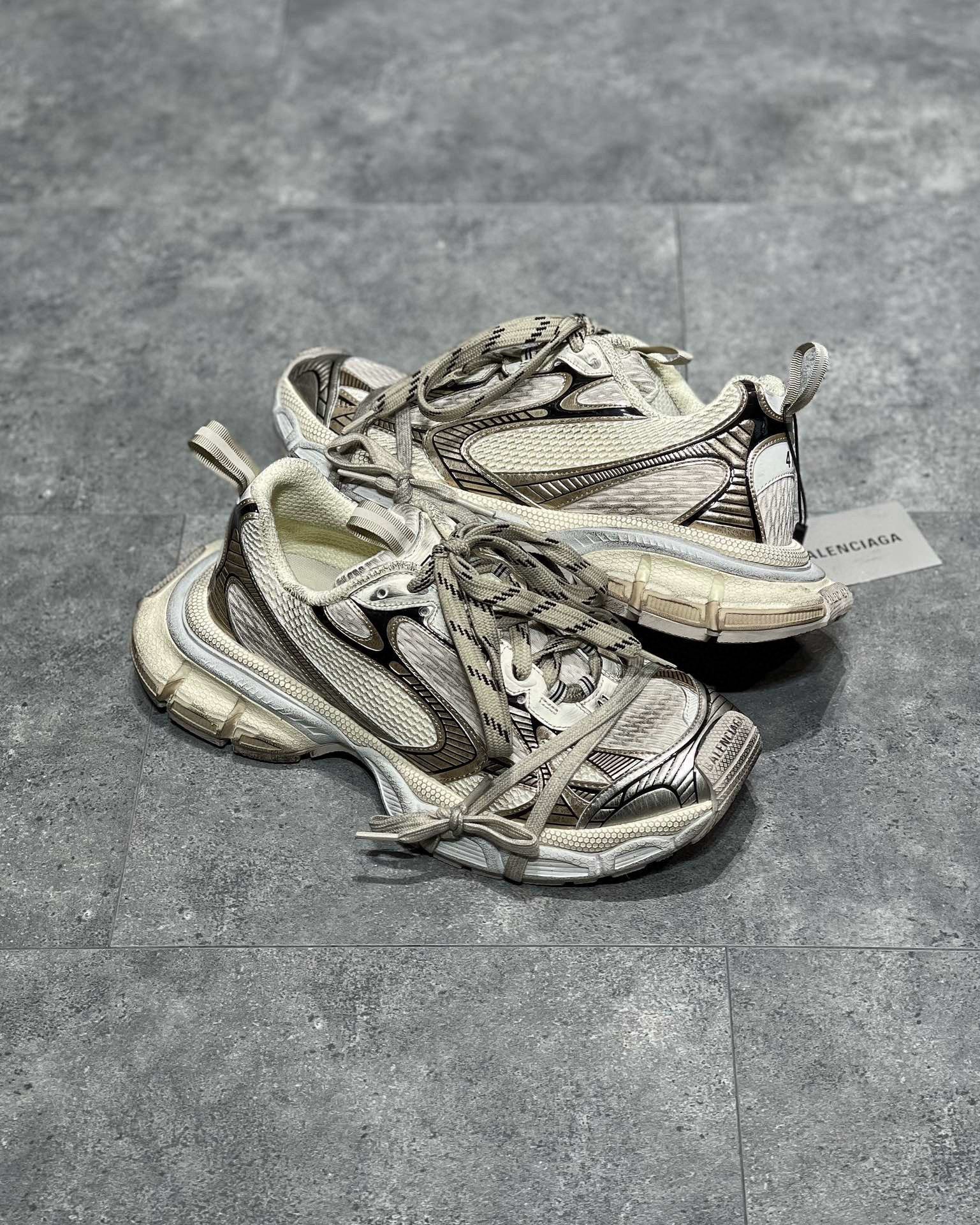 Sneakers & Shoes