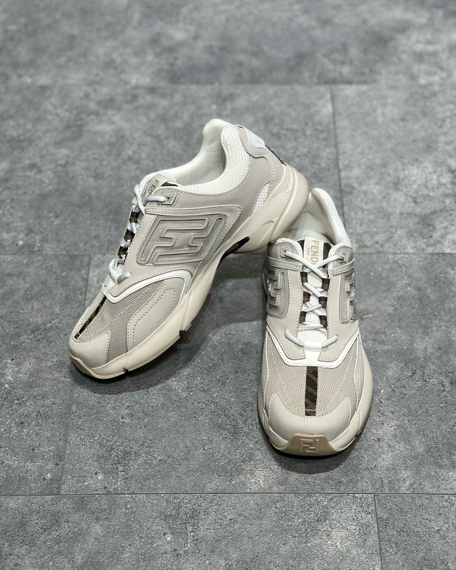 FEN Sneakers