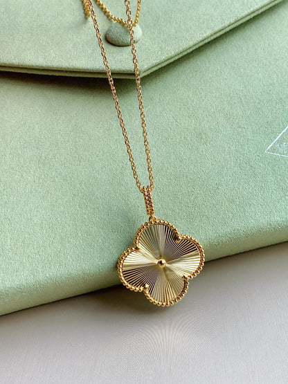 VINTAGE CLOVER PEDANT NECKLACE GOLD