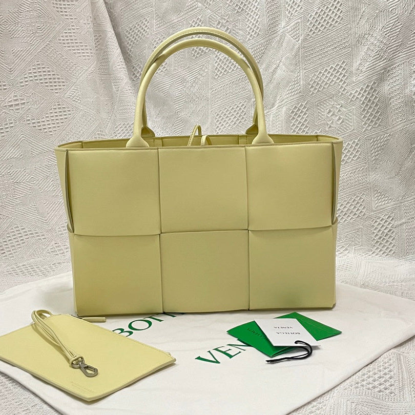SMALL ARCO TOTE 30 IN LIGHT YELLOW LAMBSKIN