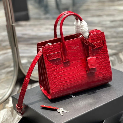 SAC DE JOUR NANO 22 RED CALFSKIN GOLD HARDWARE