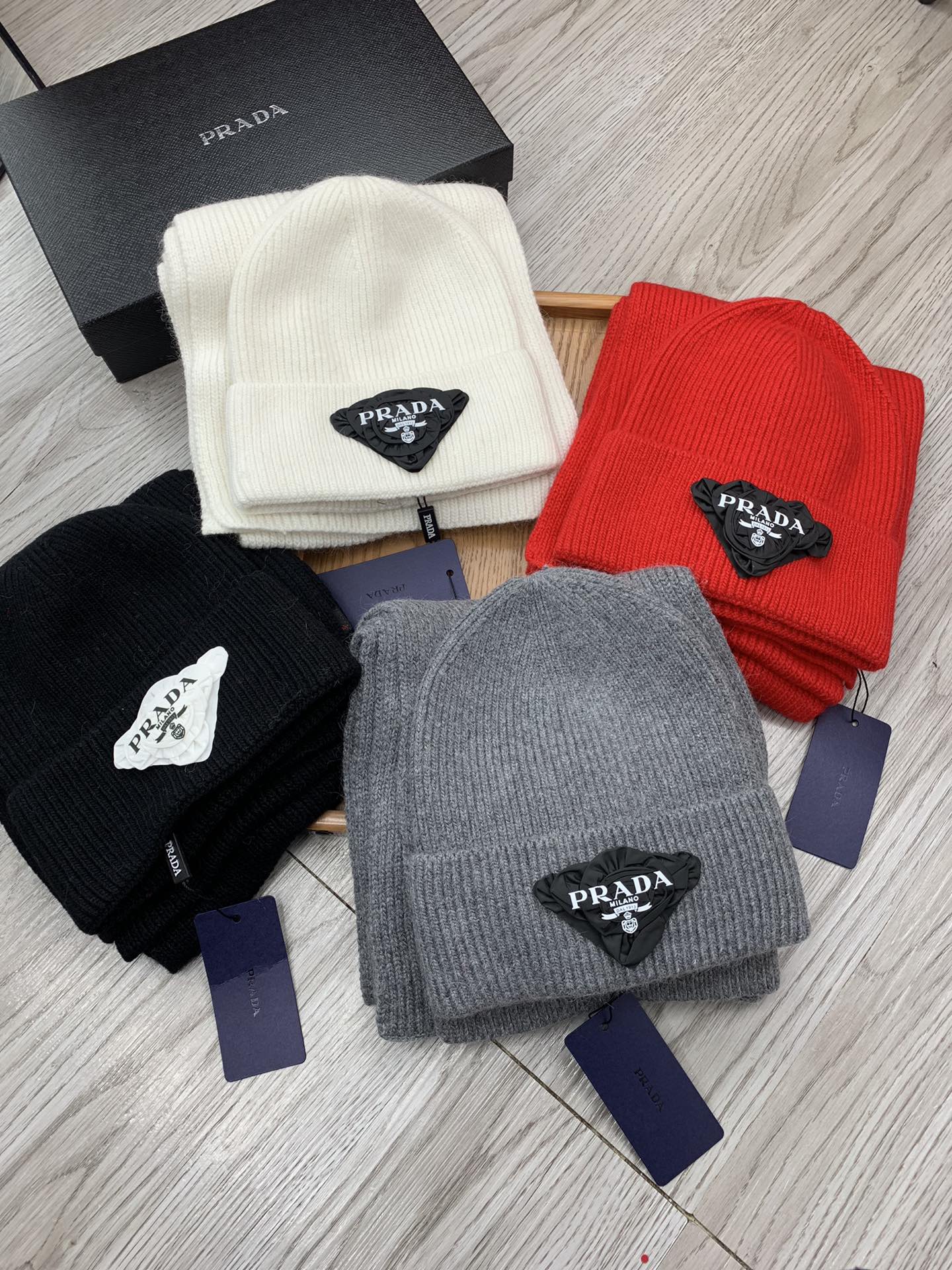 SET SCARF AND HAT IN WHITE WOOL AND RABBIT FUR 386079
