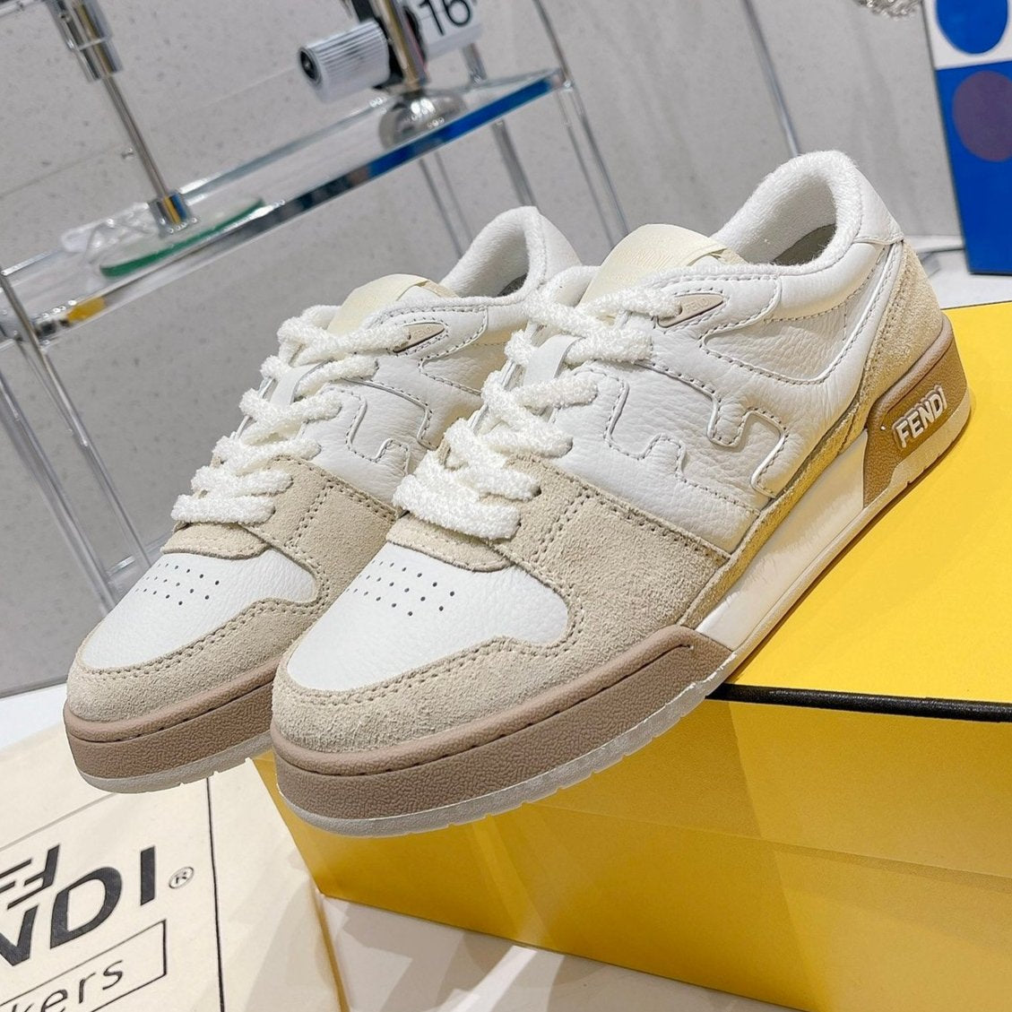 FENDI CASUAL SNEAKER IN WHITE CALFSKIN AND TAN BROWN SUEDE