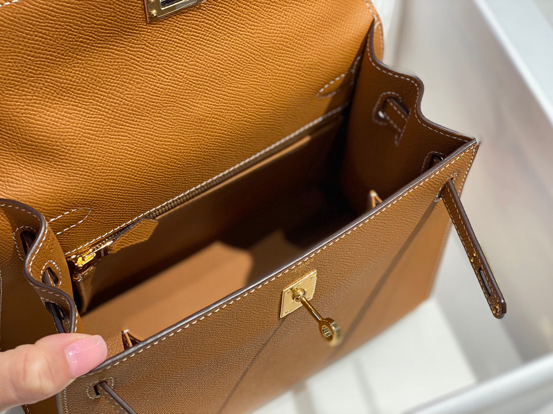 KELLY 28CM IN GOLD EPSOM CALFSKIN GOLD HARDWARE