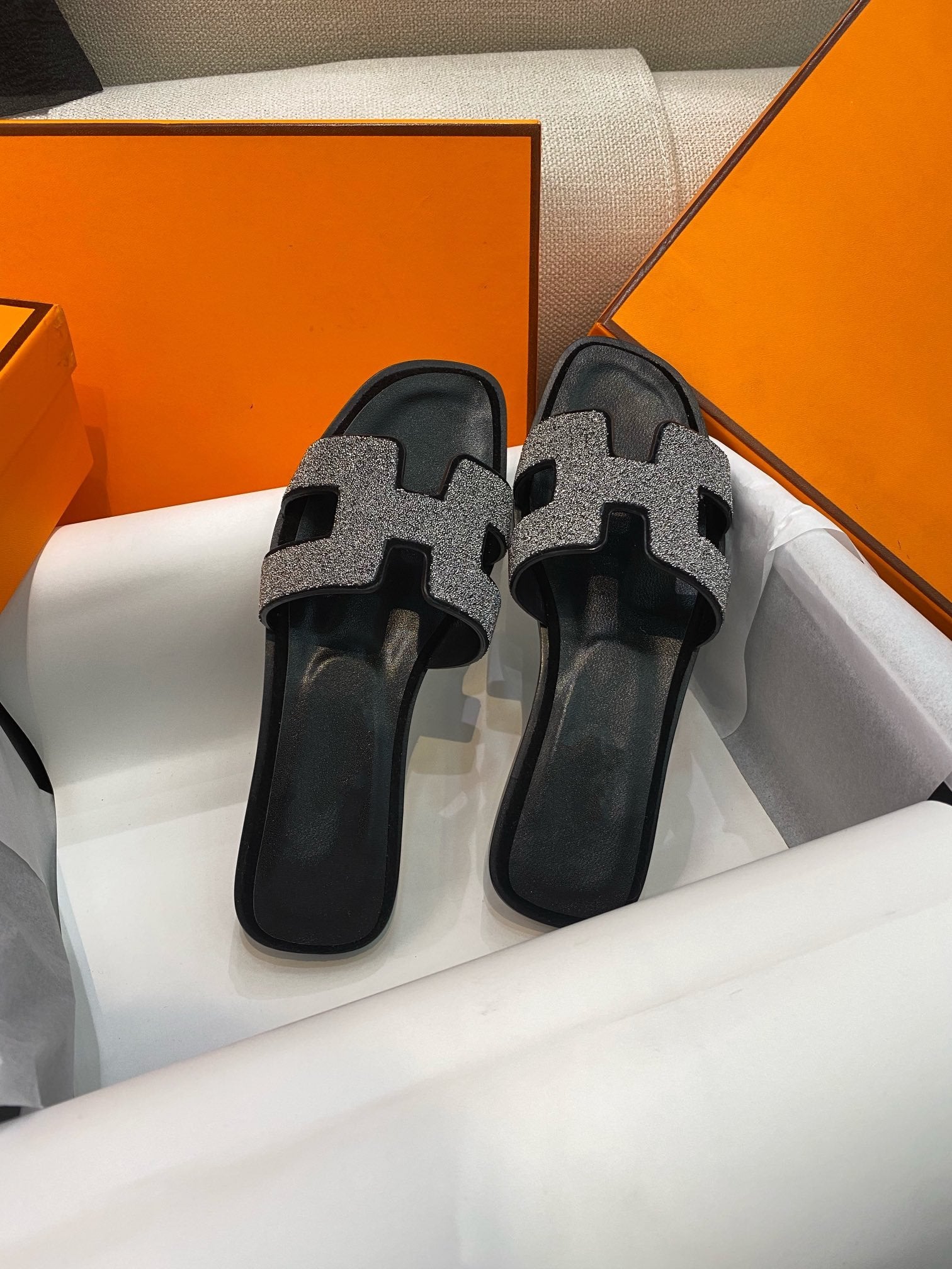 0ran Sandal Caviar Black Leather