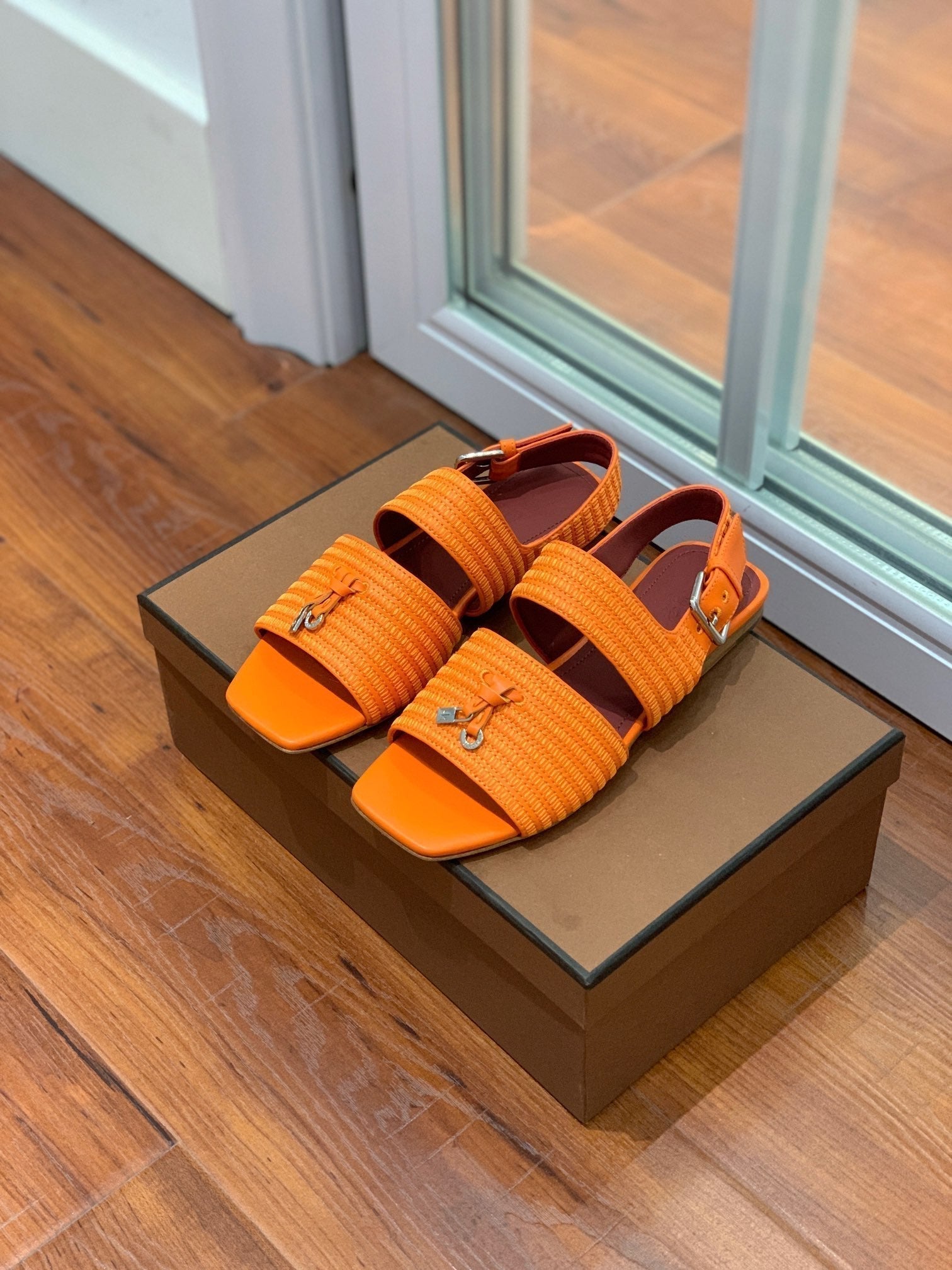 LP RAFFIA CHARMS STRAP FLATS SANDAL ORANGE CALFSKIN