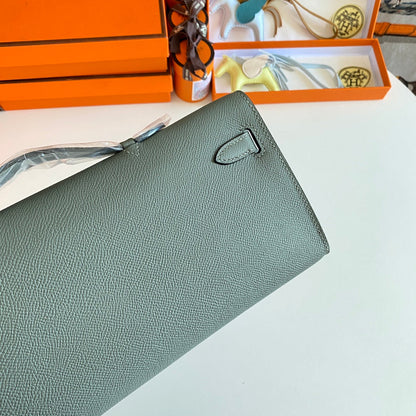 KELLY CUT 31 IN SEAFOAM GREEN CALFSKIN WITH GOLD HARDWARE