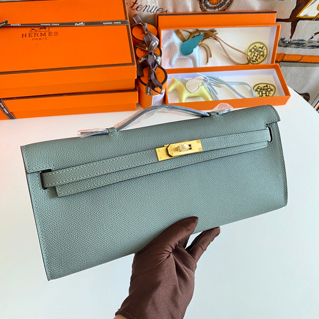 KELLY CUT 31 IN SEAFOAM GREEN CALFSKIN WITH GOLD HARDWARE