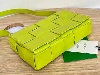 SMALL CASSETTE 23 IN VOLT GREEN CALFSKIN