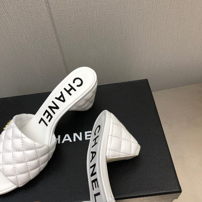 DIAMOND-QUILTED 6 CM SANDALS IN WHITE LAMBSKIN