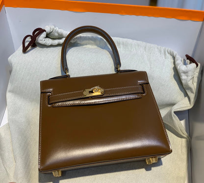 KELLY MINI 20 BAG IN CHOCOLATE BROWN SMOOTH CALFSKIN WITH GOLD HARDWARE