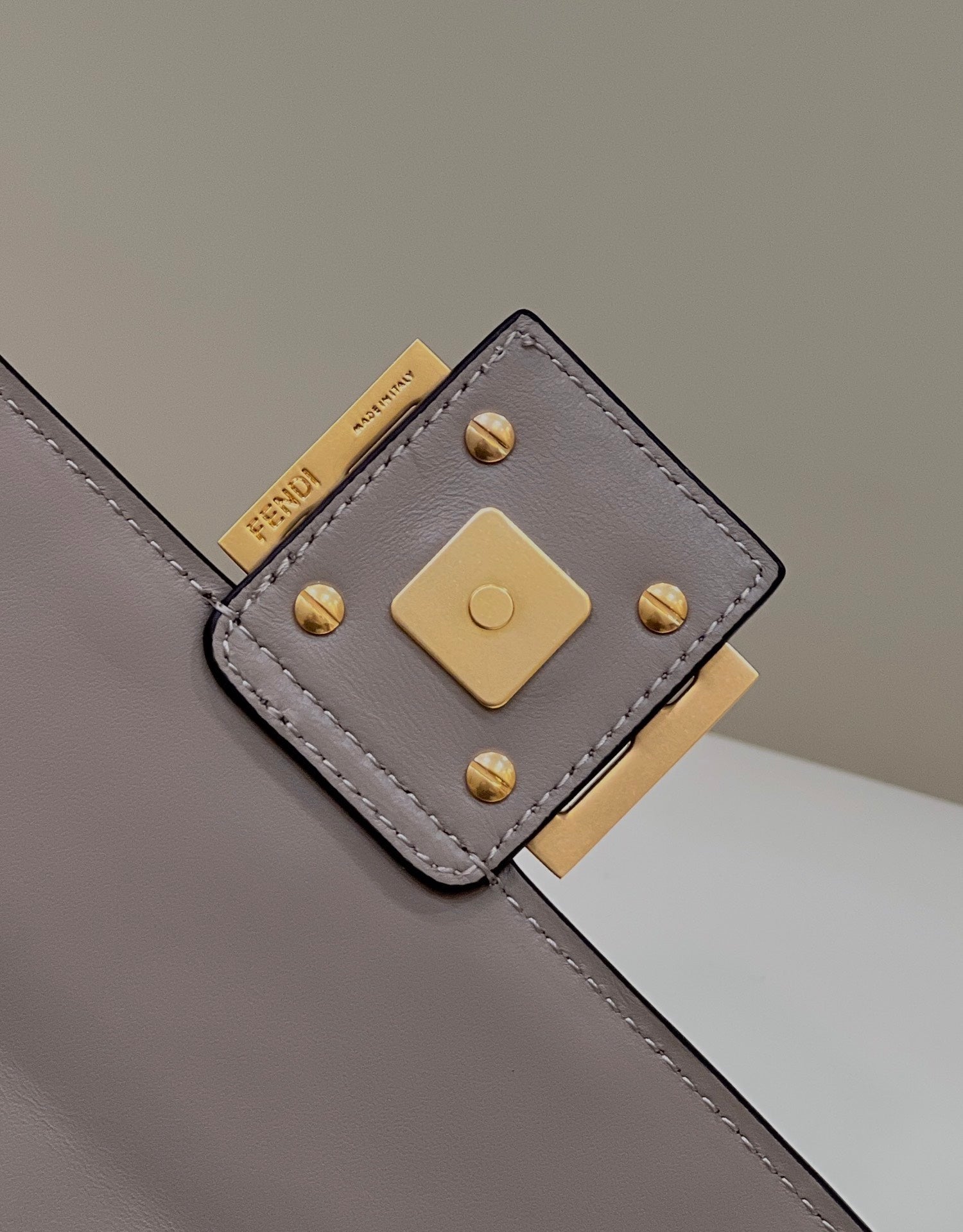 BAGUETTE WITH FF MOTIF 27 IN PINE CONE SOFT LAMBSKIN GOLD HARDWARE