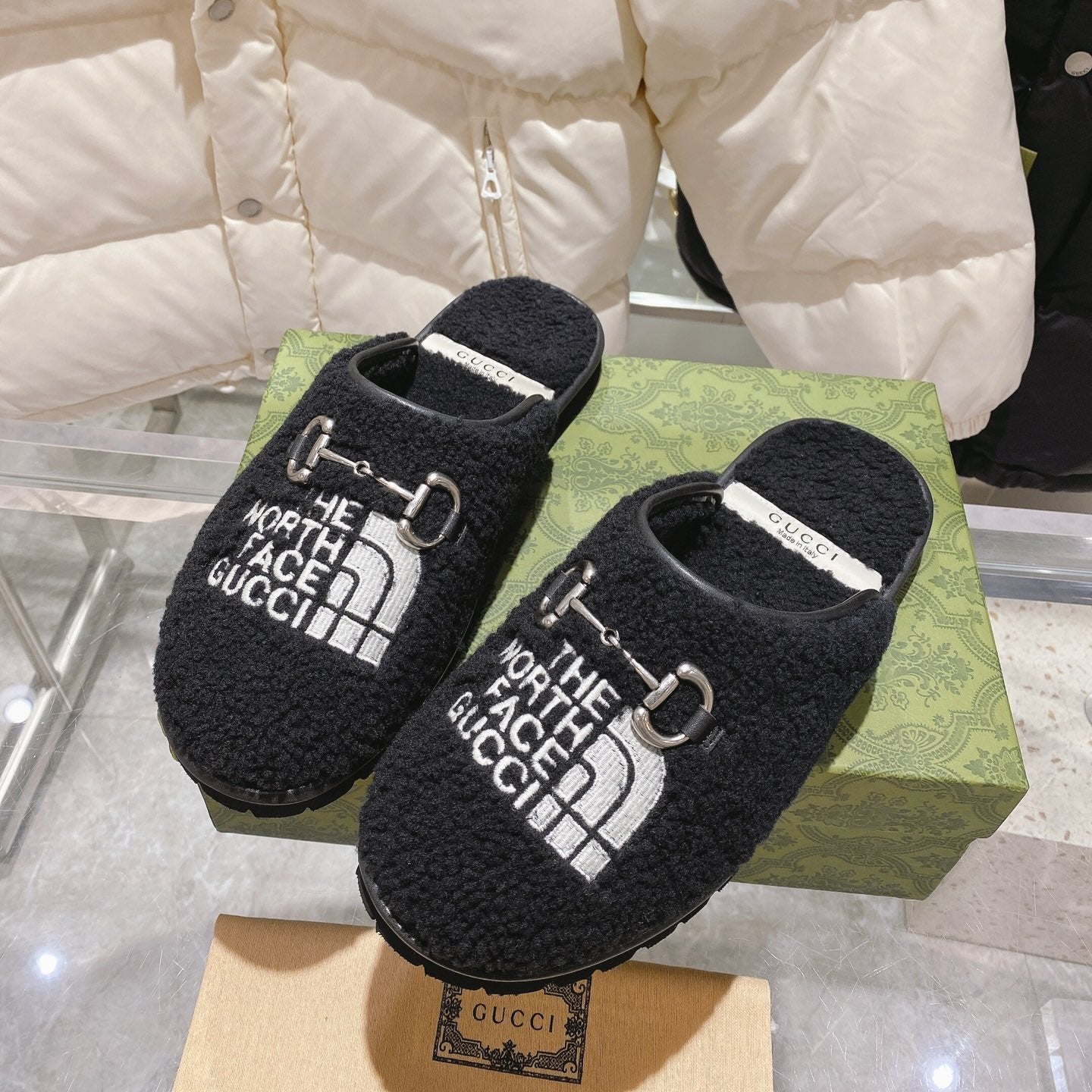 GGxTHE NORTH FACE HORSEBIT MULE IN BLACK WOOL