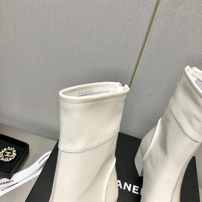 BLOCK HEEL ANKLE BOOTS IN WHITE CALFSKIN