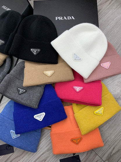 BEANIIE HAT IN CLASSIC YELLOW WOOL 335035
