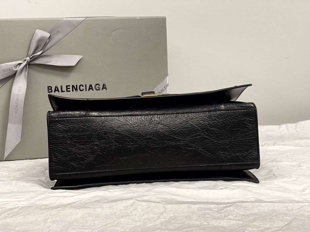 CRUSH MEDIUM CHAIN BAG 31 IN BLACK CRUSHED CALFSKIN GOLD HARDWARE
