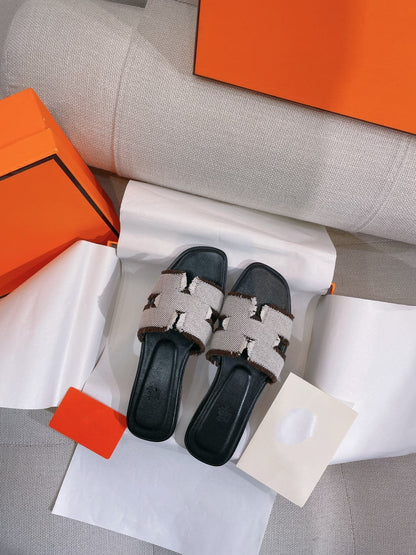 0RAN SANDAL BLACK CANVAS