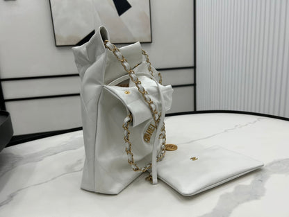 CC MEDIUM 37 HANDBAG IN WHITE CALFSKIN GOLD HARDWARE