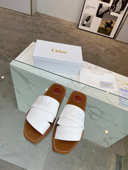 WOODY MULE IN WHITE LAMBSKIN WITH EMBROIDERED LOGO
