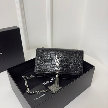 KATE TASSEL 20 BLACK CROCODILE PATTERN CALFSKIN WITH SILVER LOGO