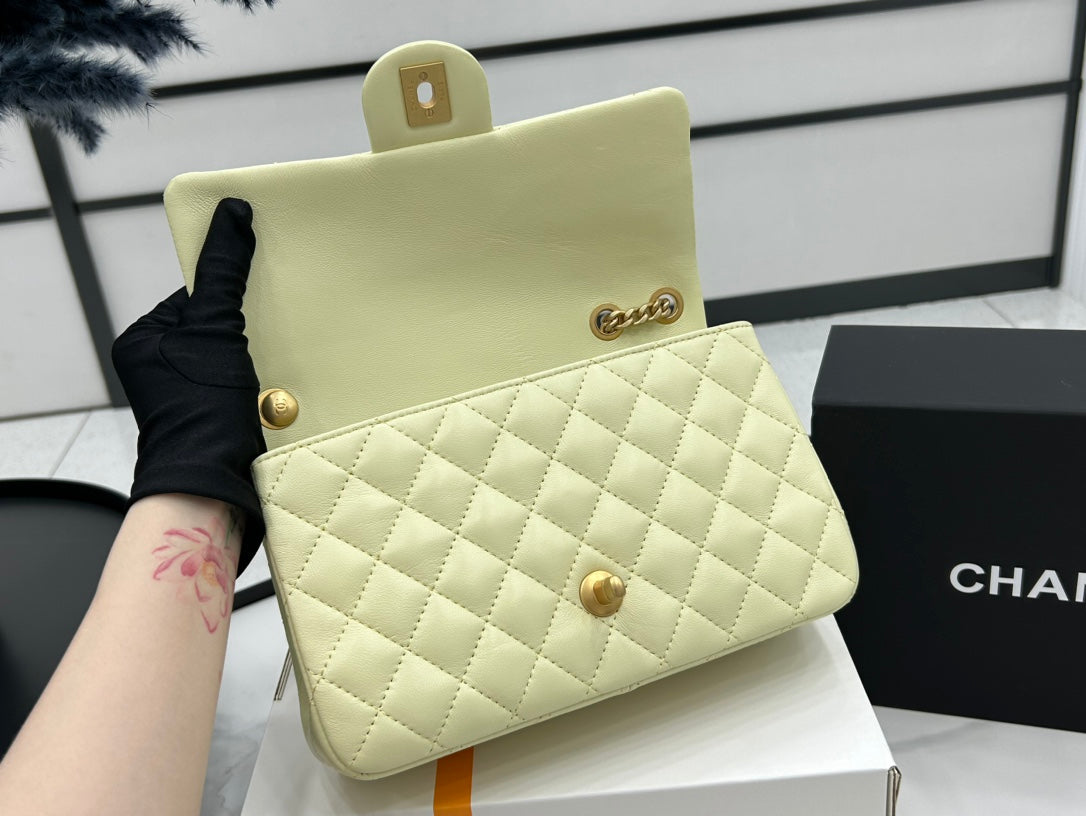 CC SMALL 23 FLAP BAG IN NEON YELLOW CALFSKIN GOLD HARDWARE