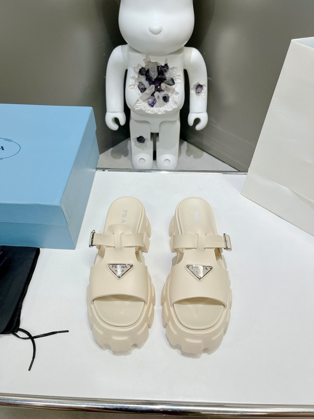 MONOLITH SLIPPER SANDALS IN BEIGE RUBBER