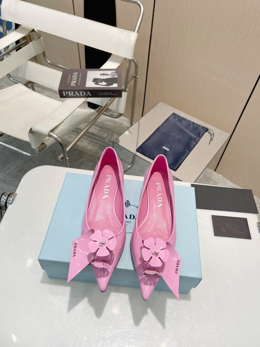 BALLET FLATS POINTED TOE IN PINK SHINY CALFSKIN ATTACHED FLOWERS
