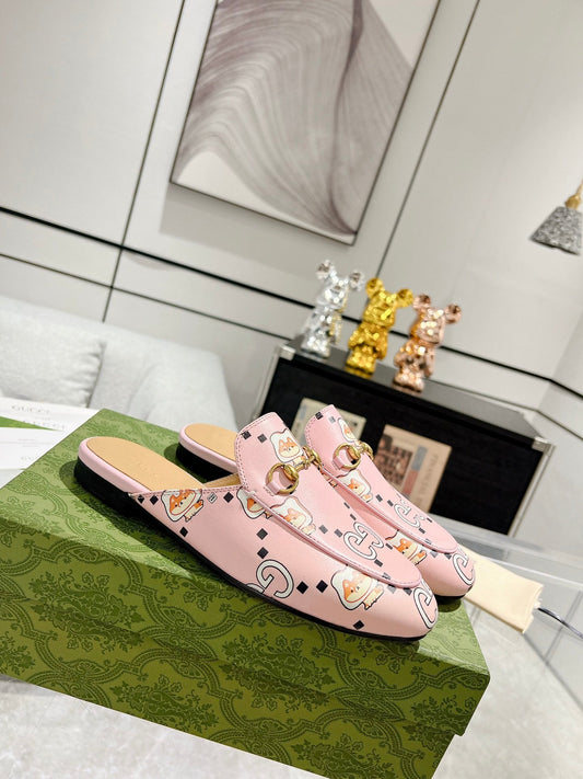 HORSEBIT SLIPPER MULE WITH CUTE CAT PRINT IN LIGHT PINK CALFSKIN