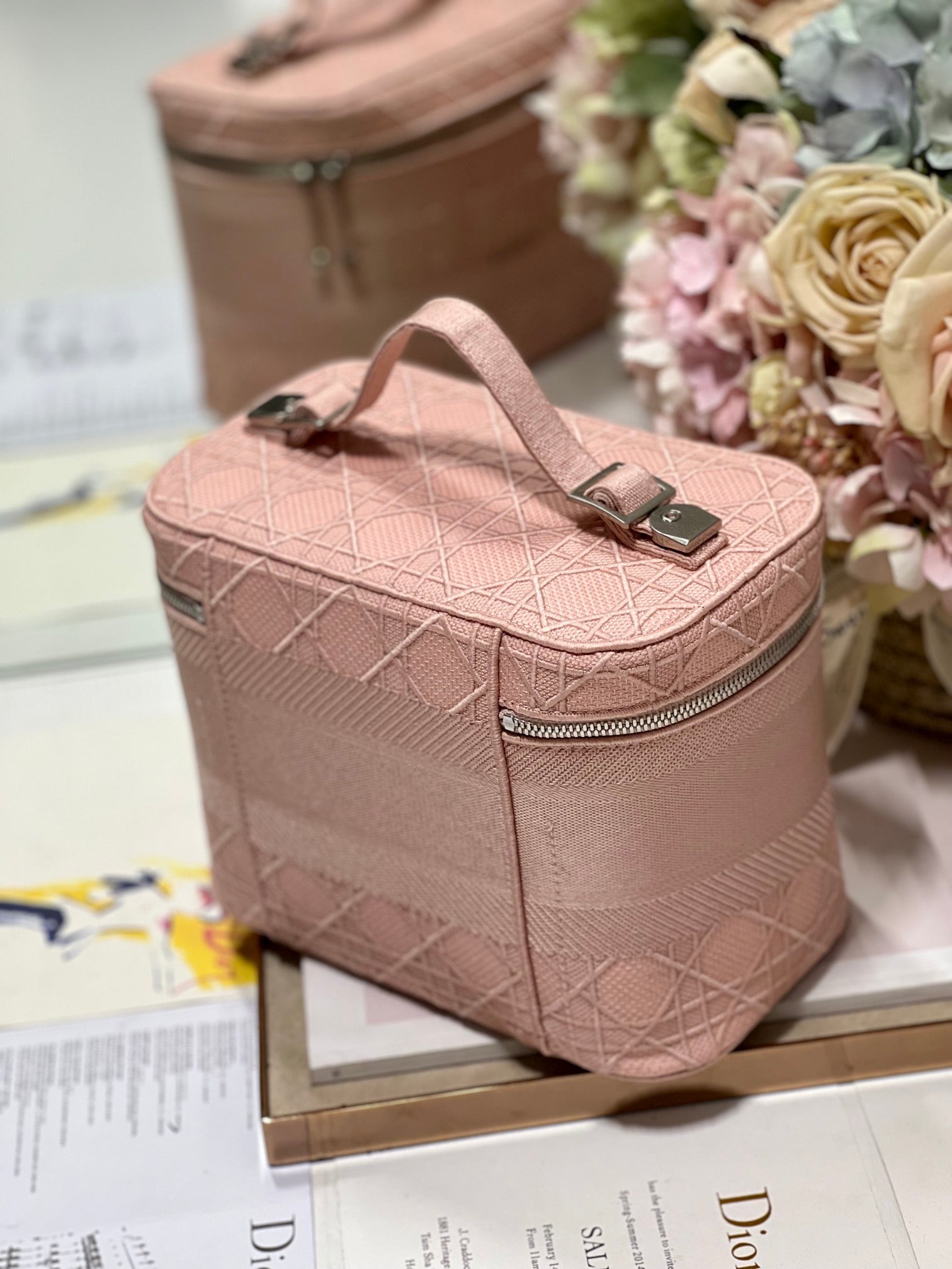 SMALL 25 TRAVEL VANITY CASE WITH SHOULDER STRAP PEACH PINK