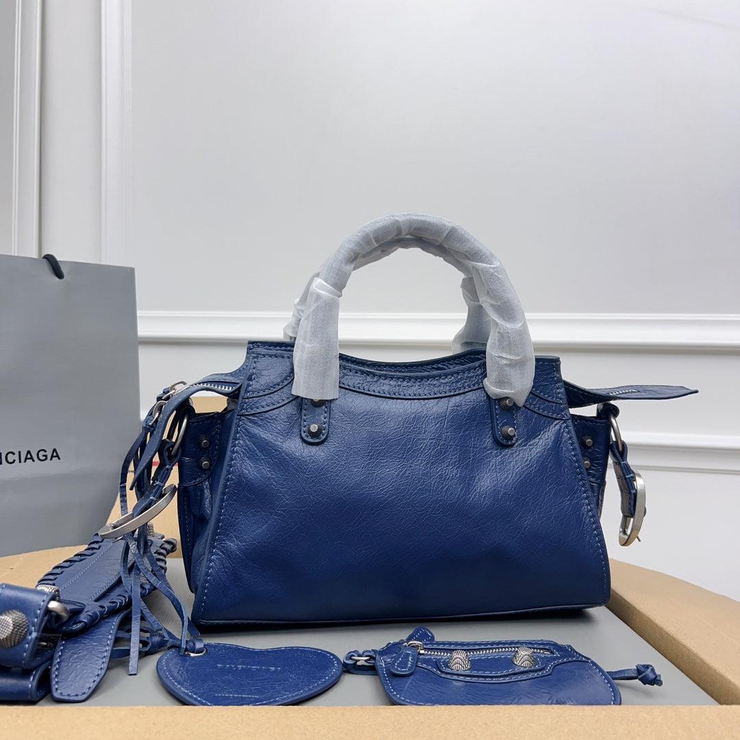 NEO CAGOLE 26 IN NAVY LAMBSKIN
