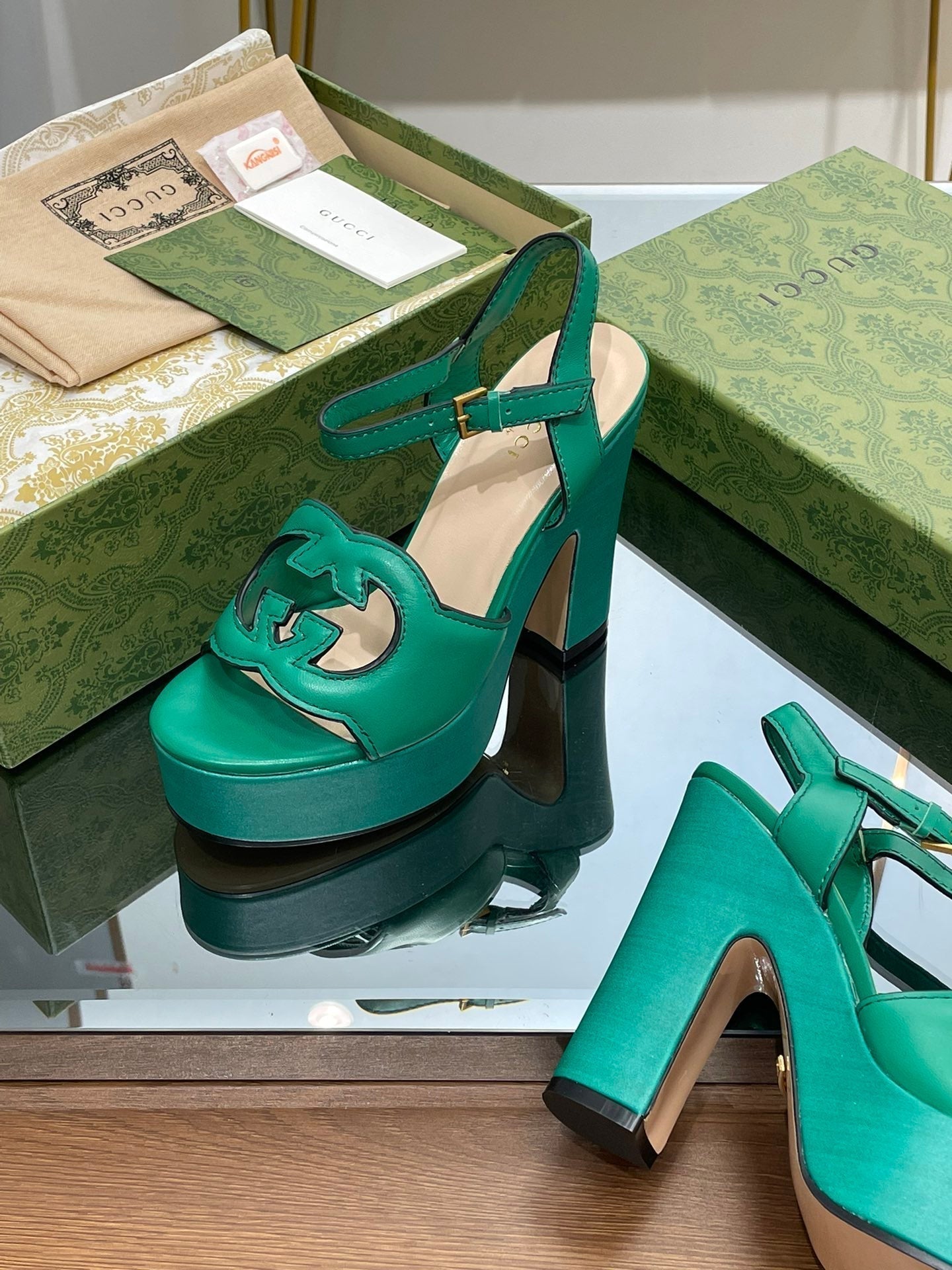 GG 120 INTERLOCKING G SANDAL JADE GREEN CALFSKIN