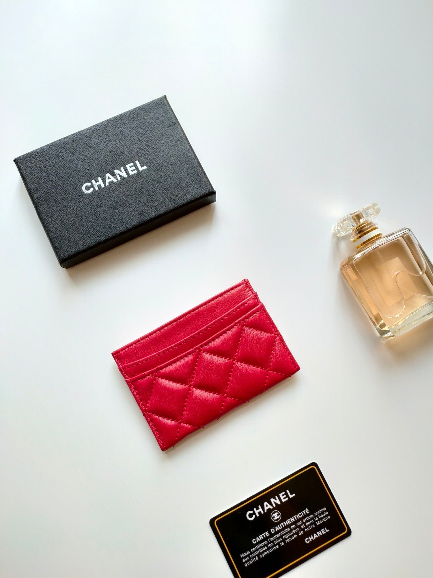 CC CARD HOLDER 11.2 RED CALFSKIN GOLD ICON