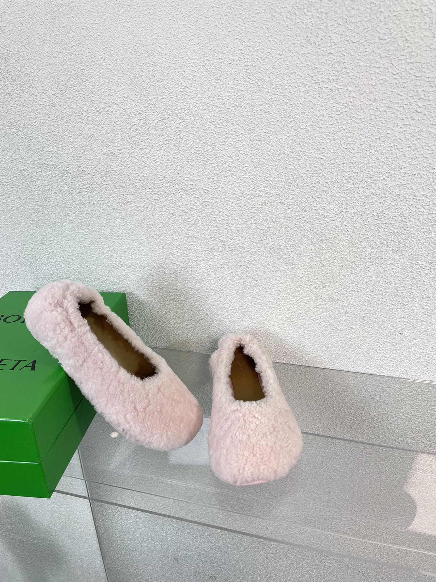 ATOMIC SHEARLING BALLERINA FLATS LIGHT PINK