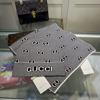 SET SCARF AND HAT IN BLACK MIX WHITE WOOL AND CASHMERE 946332