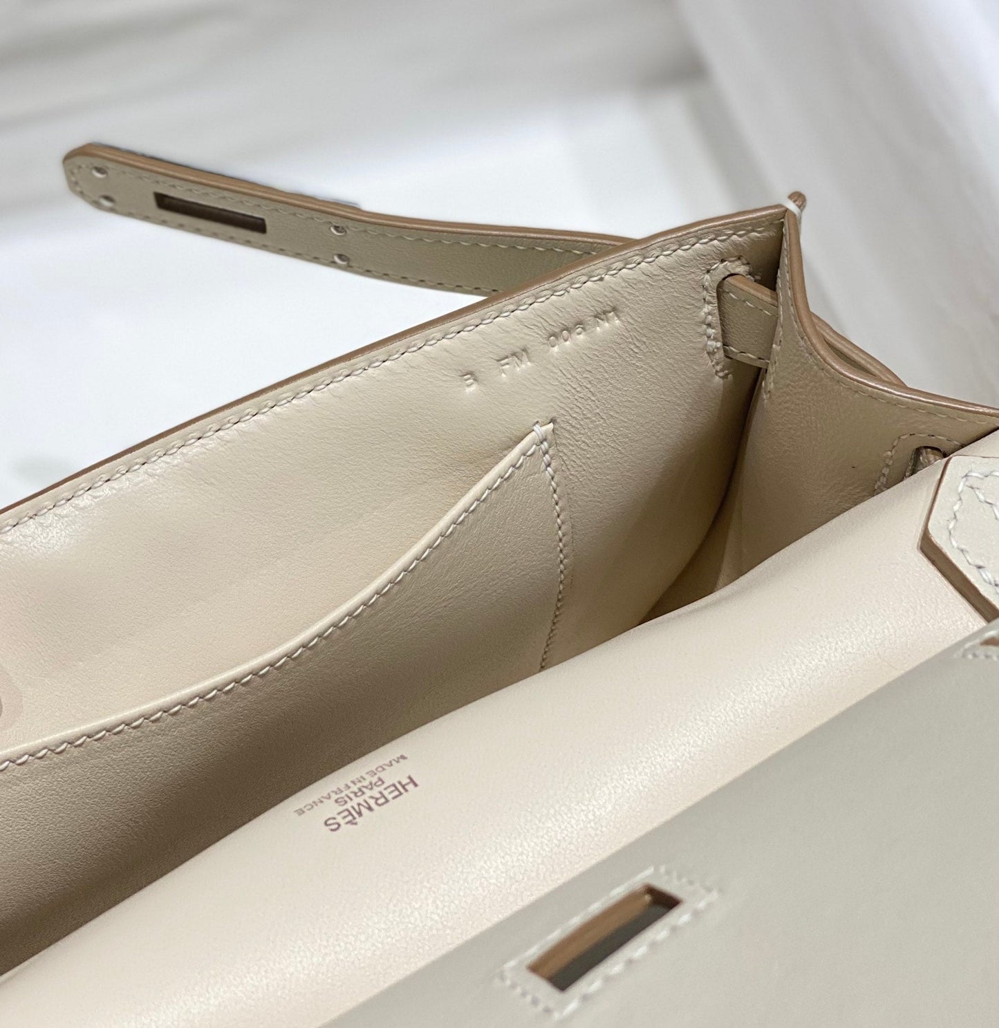 HM JYPSIERE SHOULDER BAG 23 IN BEIGE CALFSKIN SILVER HARDWARE