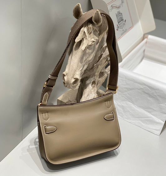 HM JYPSIERE SHOULDER BAG 23 IN WOOD BROWN CALFSKIN GOLD HARDWARE