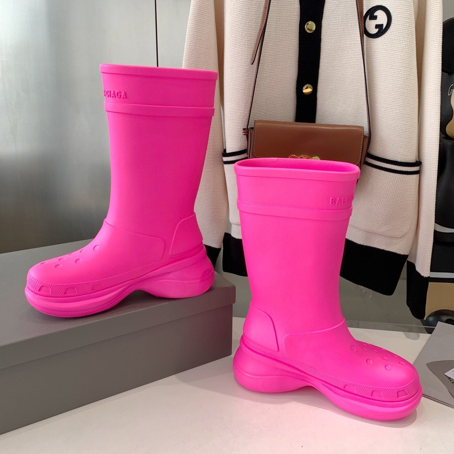 CROCS BOOTS IN BRIGHT PINK RUBBER