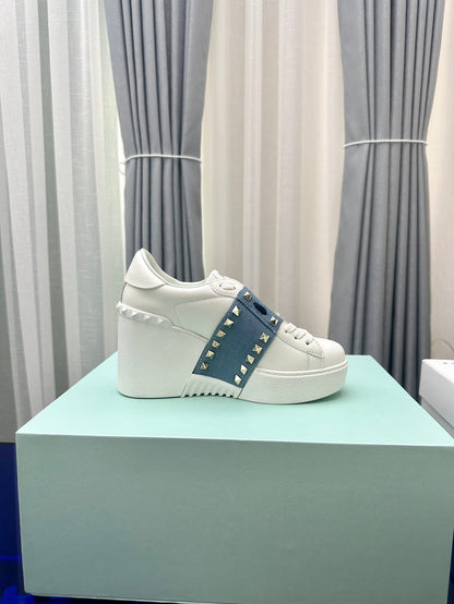 FLATFORM ROCKSTUD UNTITLED SNEAKER IN WHITE CALFSKIN MIX AEGEAN BLUE FABRIC