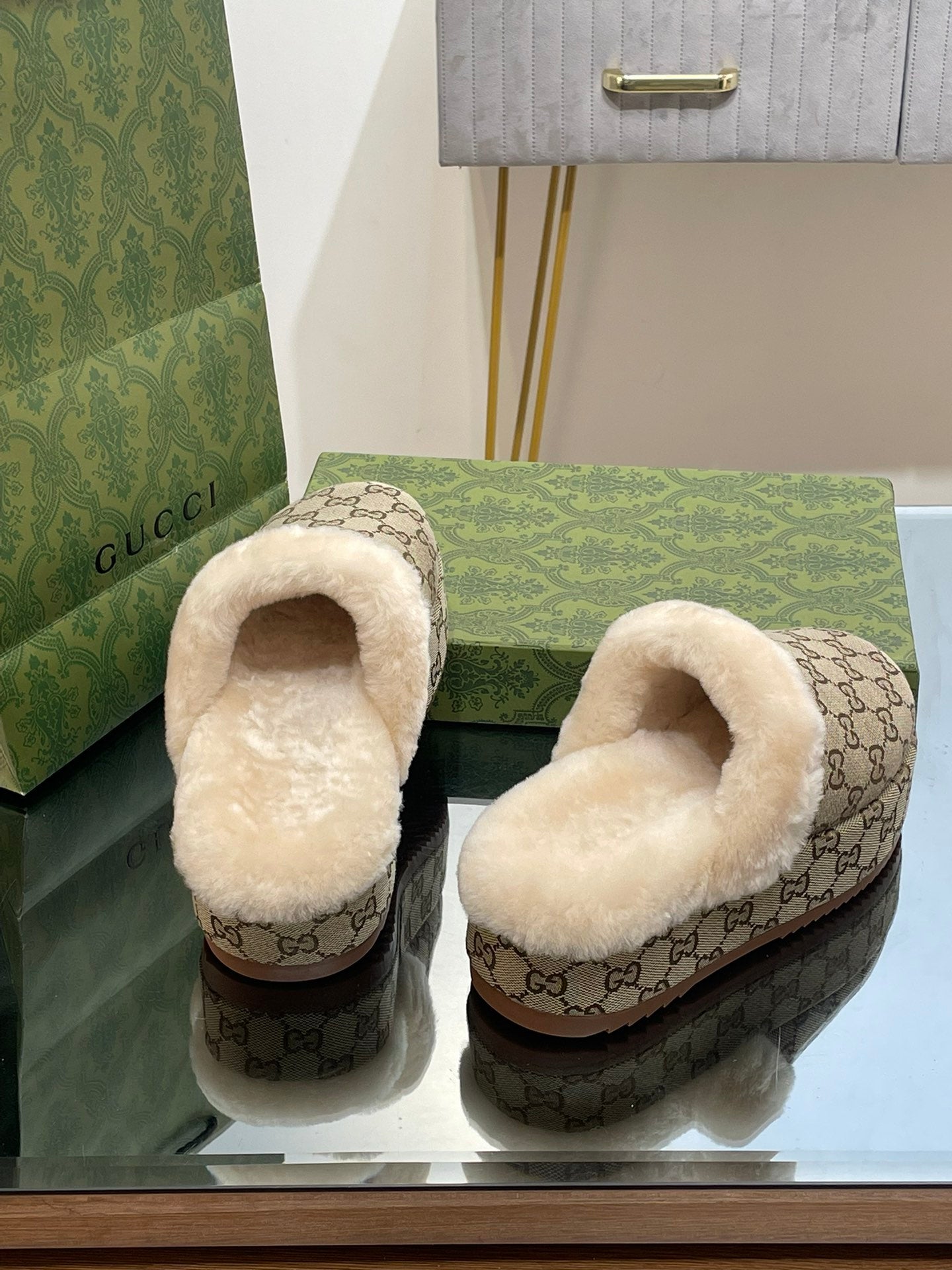 GG MOLLY MULE IN PEANUT BROWN MONOGRAM JACQUARD FABRIC AND SHEARLING LINING