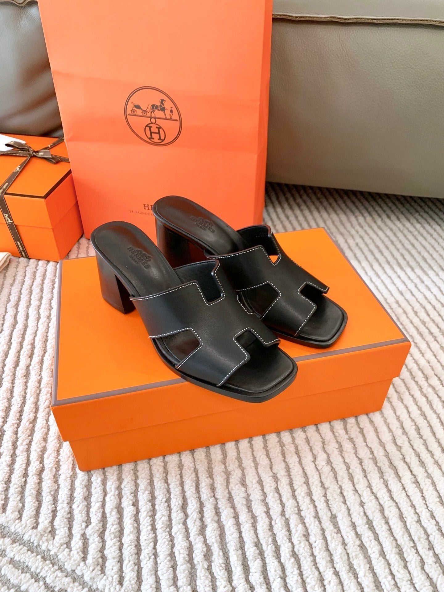 HELIA 60 SANDAL IN BLACK CALFSKIN