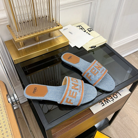 FENDI BAGUETTE SIGNATURE SLIDE IN LIGHT BLUE DENIM AND BROWN CALFSKIN