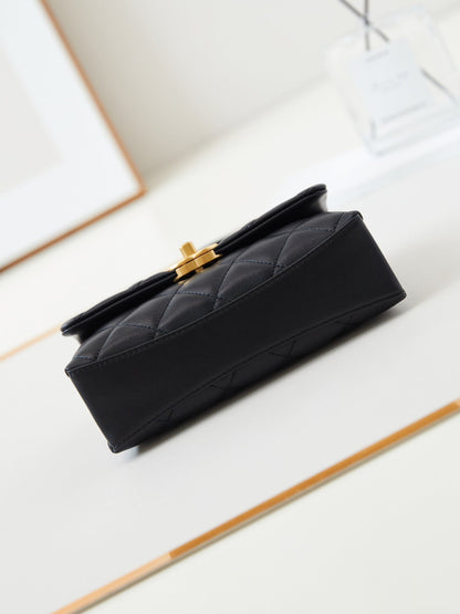 PEARL ATTACHED FLAP BAG 19 IN BLACK QUILTED LAMBSKIN GOLD HARDWARE