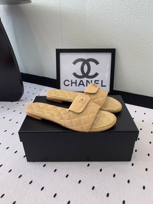 CC SLIPPERS IN YELLOW CREAM CALFSKIN